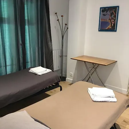 2 Pieces Au Rdc Dans Un Parc + Parking * Cannes