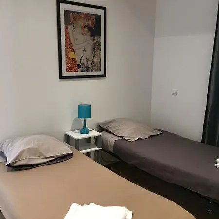 2 Pieces Au Rdc Dans Un Parc + Parking Apartment