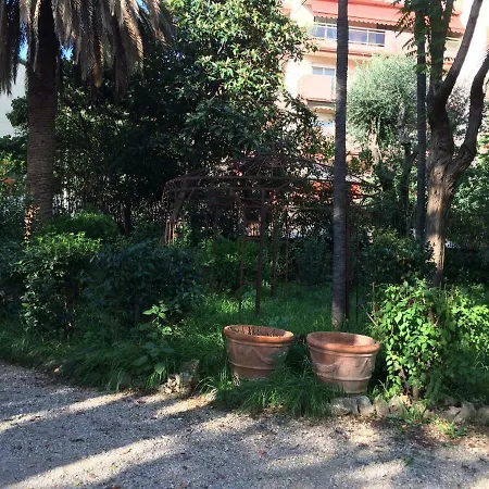 2 Pieces Au Rdc Dans Un Parc + Parking * Cannes